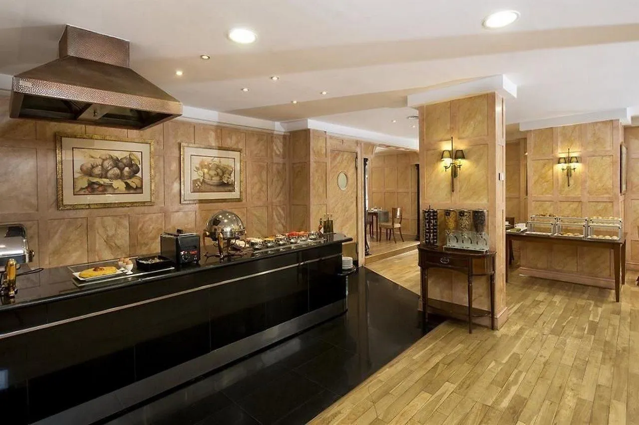Отель Melia Vendome 4*